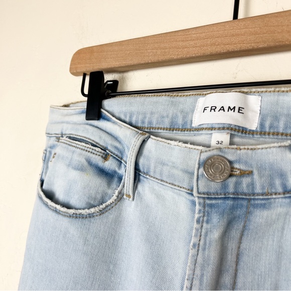 FRAME Denim Le High Flare Jeans in Atwood Light Wash Blue - Picture 5 of 16